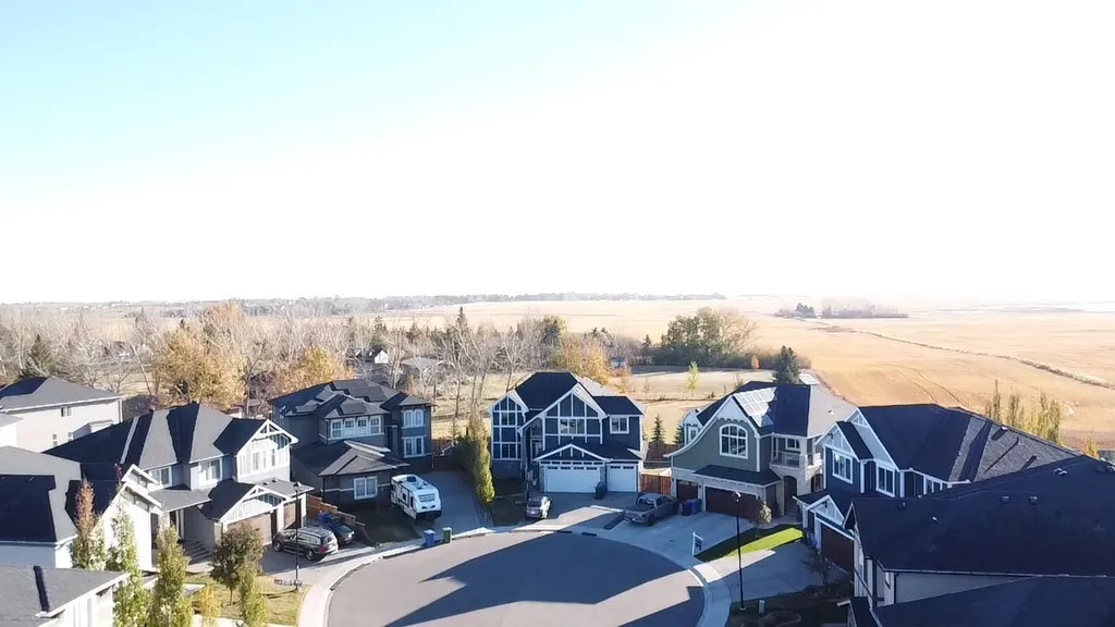 321 Kinniburgh Cove Chestermere AB T1X 0P4