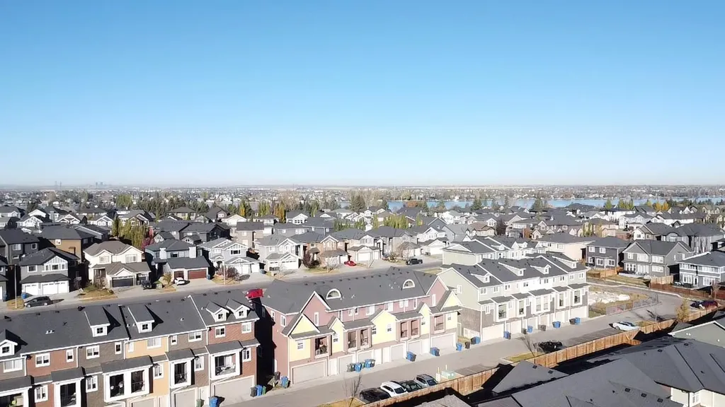 321 Kinniburgh Cove Chestermere AB T1X 0P4
