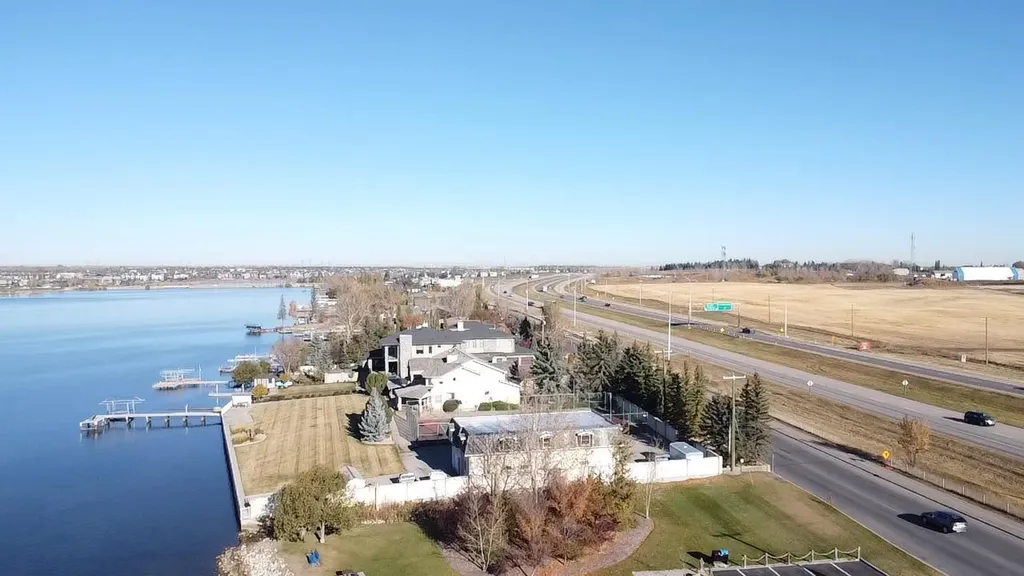 321 Kinniburgh Cove Chestermere AB T1X 0P4