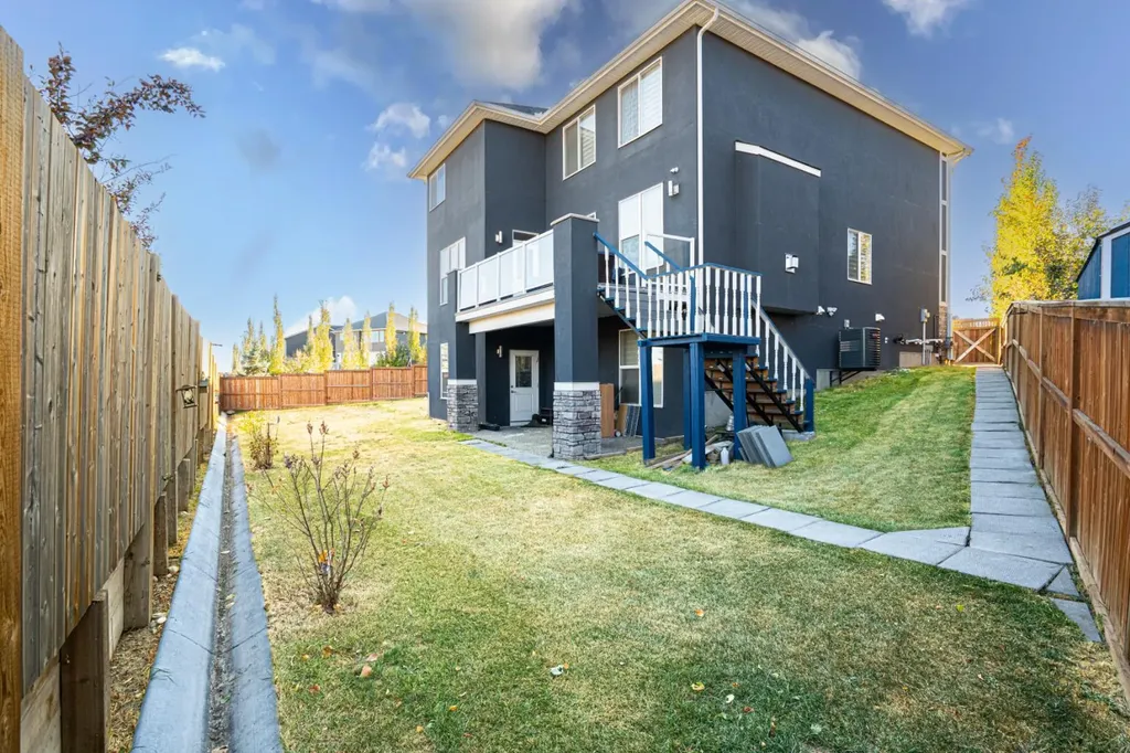321 Kinniburgh Cove Chestermere AB T1X 0P4