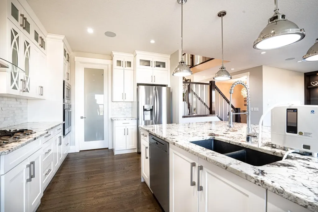 321 Kinniburgh Cove Chestermere AB T1X 0P4