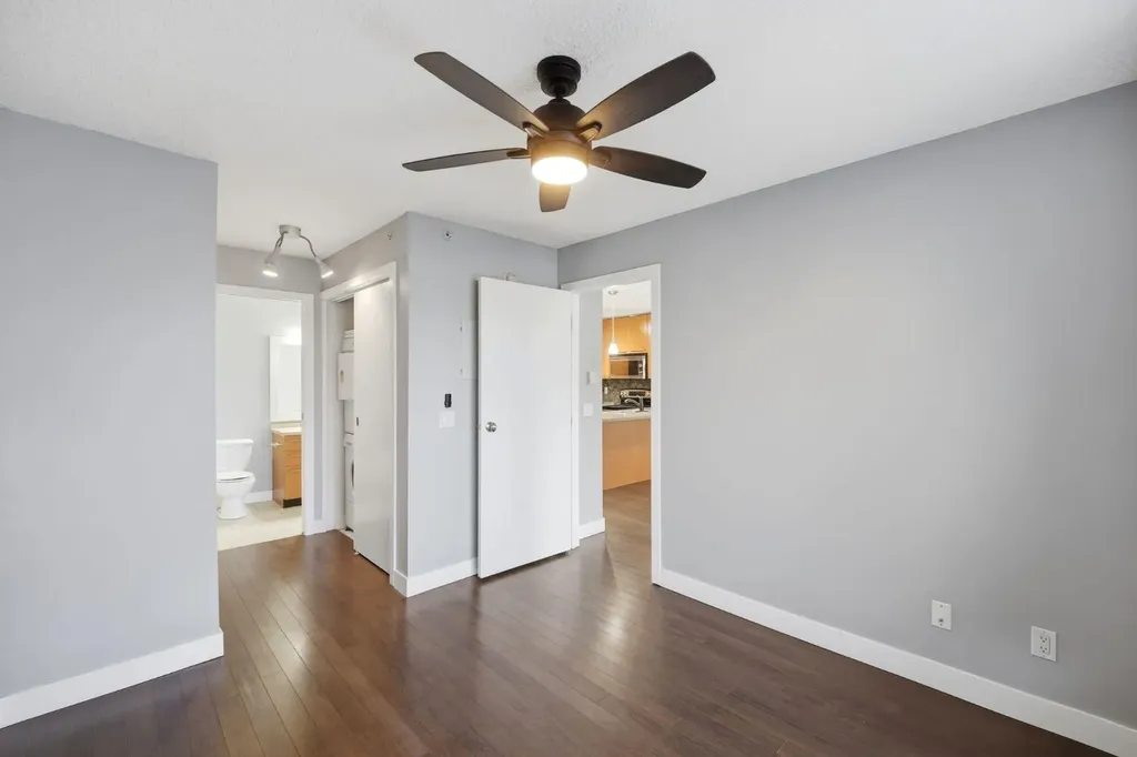 35 Richard Court SW Calgary AB T3E 7N9