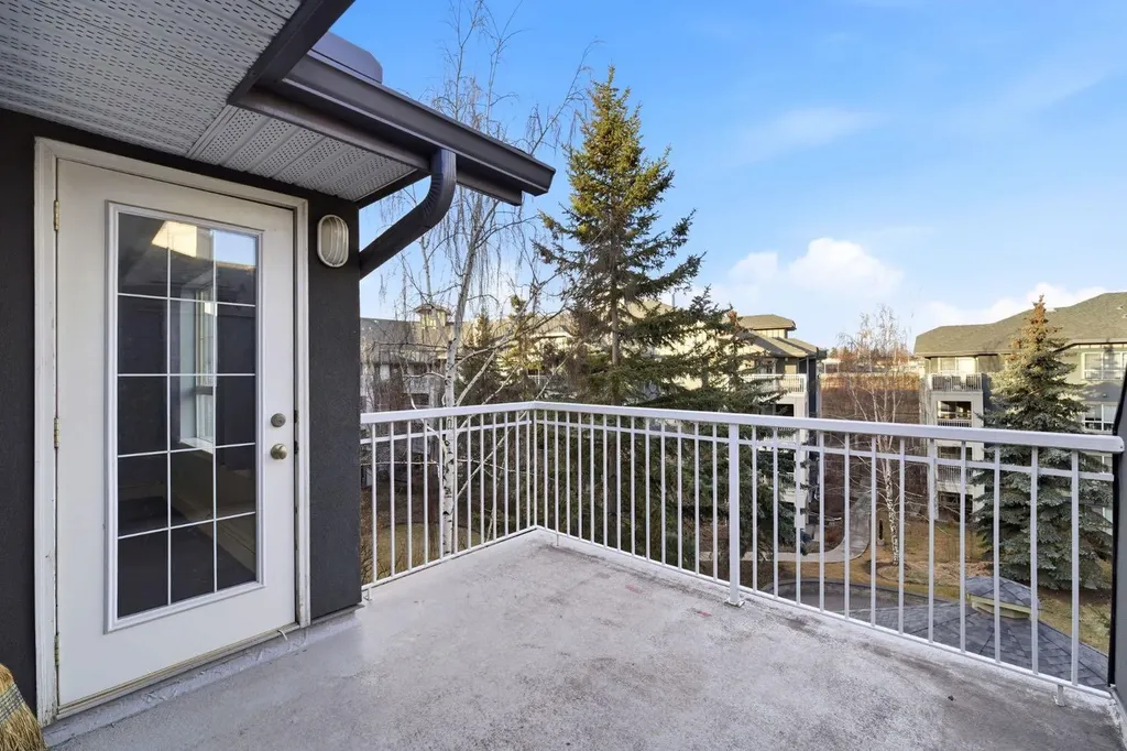 35 Richard Court SW Calgary AB T3E 7N9