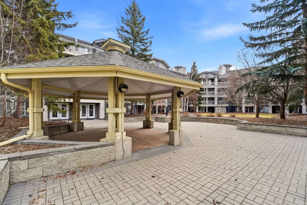 35 Richard Court SW Calgary AB T3E 7N9