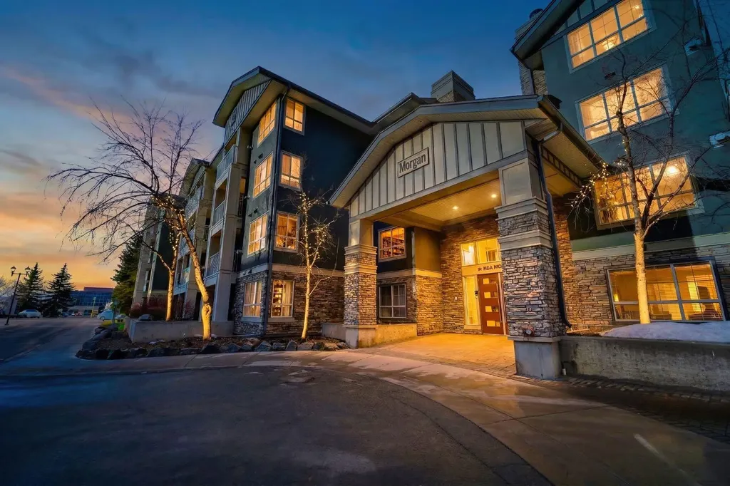 35 Richard Court SW Calgary AB T3E 7N9