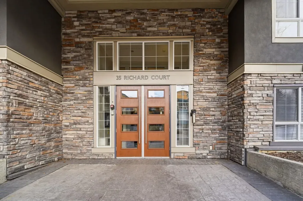 35 Richard Court SW Calgary AB T3E 7N9