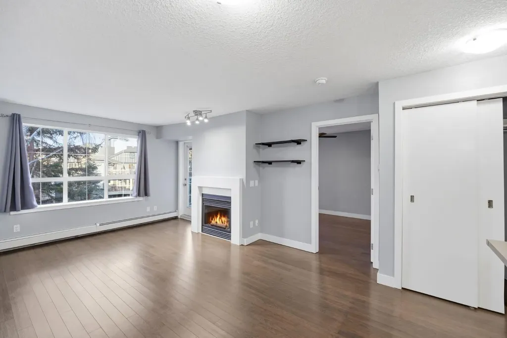 35 Richard Court SW Calgary AB T3E 7N9