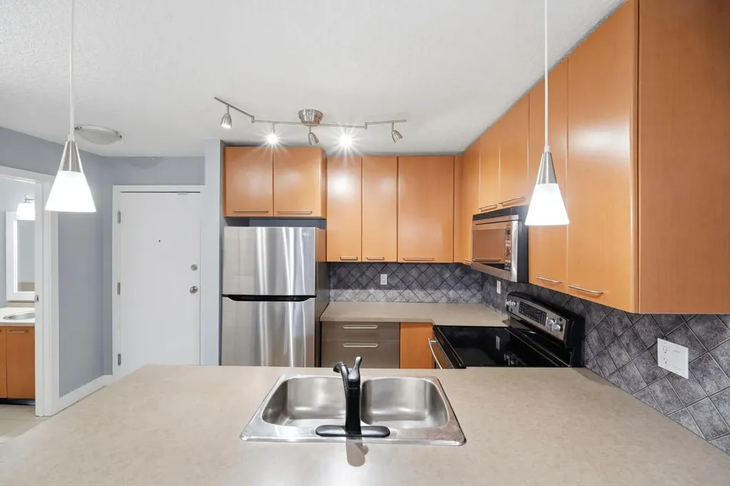 35 Richard Court SW Calgary AB T3E 7N9