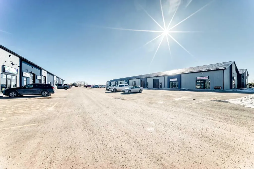 245 Canal Avenue Strathmore AB T1P 1C1