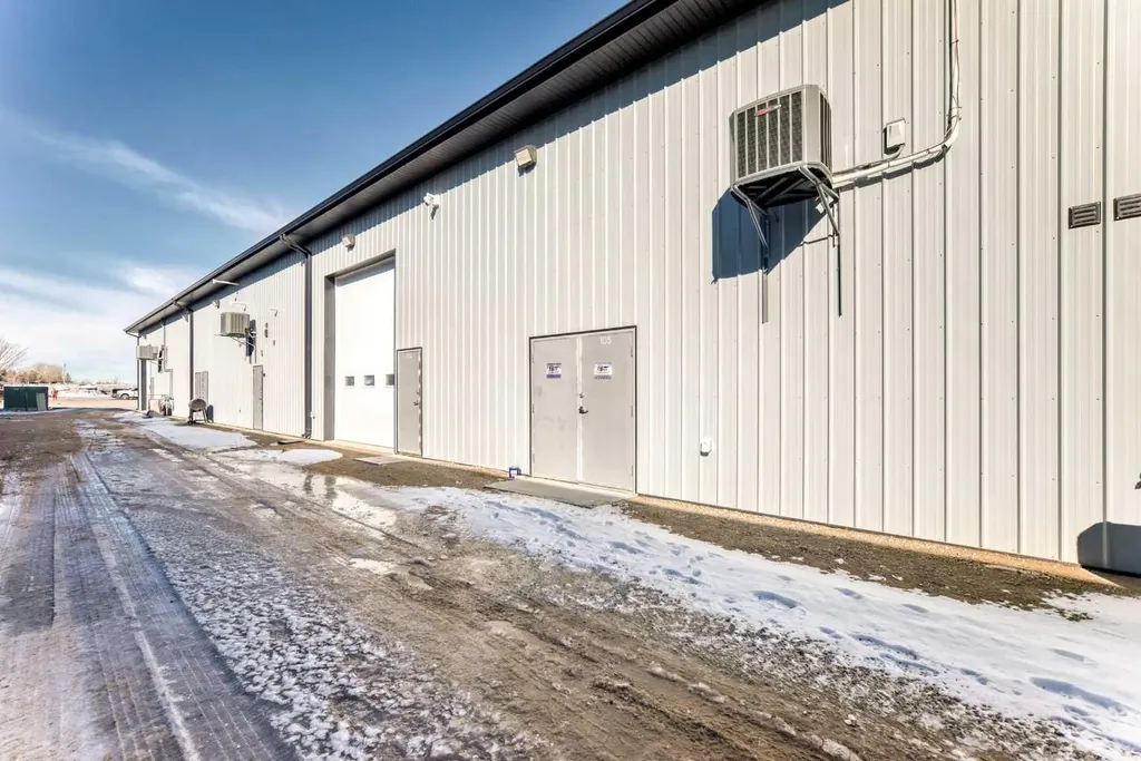 245 Canal Avenue Strathmore AB T1P 1C1