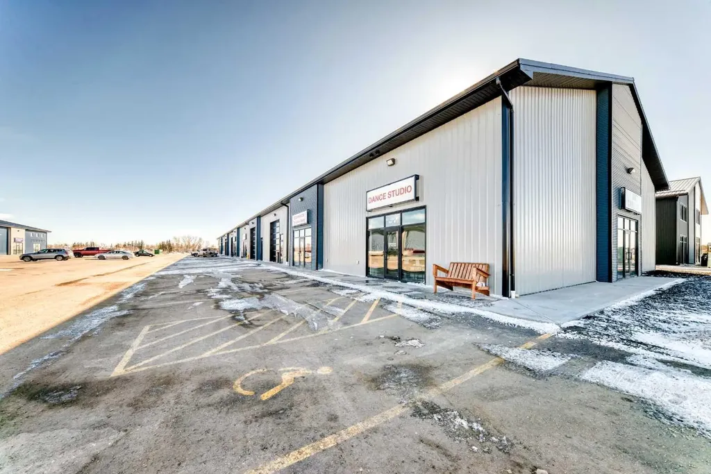 245 Canal Avenue Strathmore AB T1P 1C1