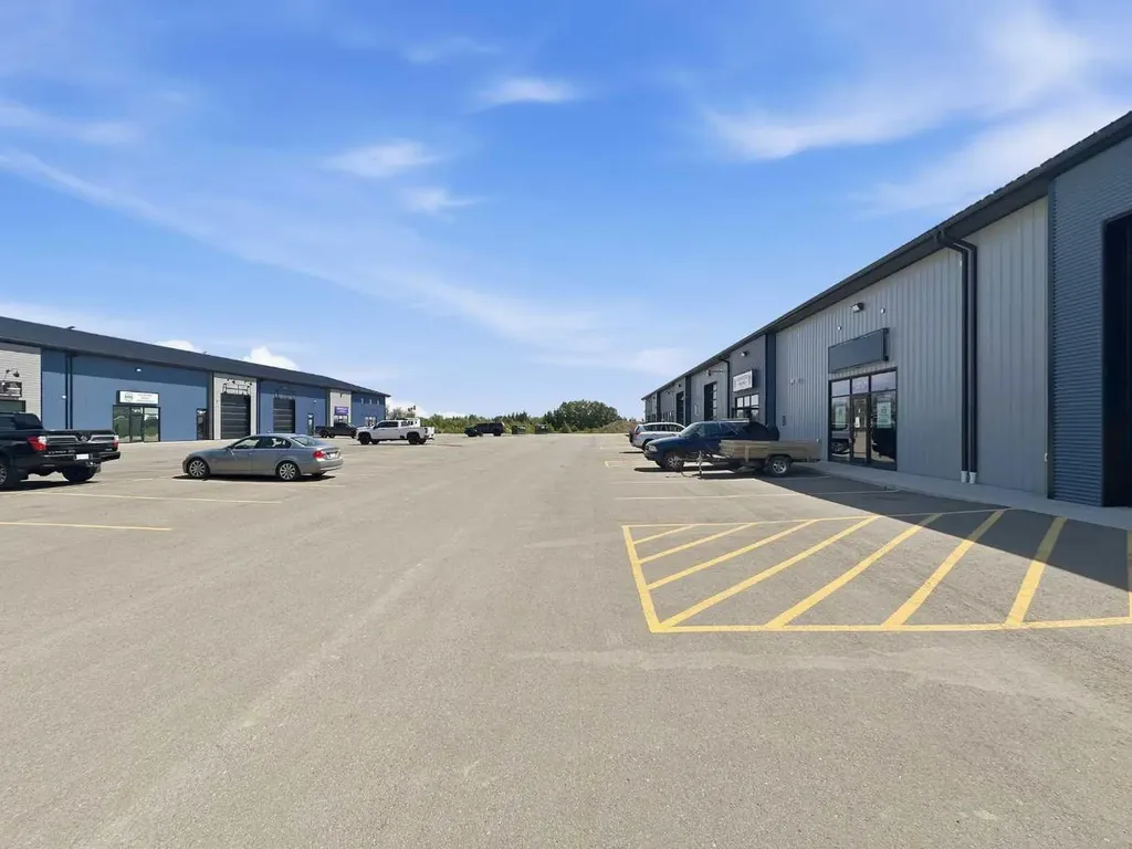 245 Canal Avenue Strathmore AB T1P 1C1