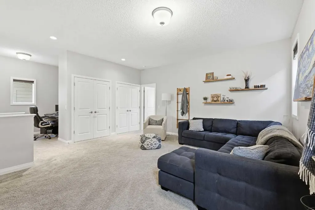 10 Riviera Place Cochrane AB T4C 0V4