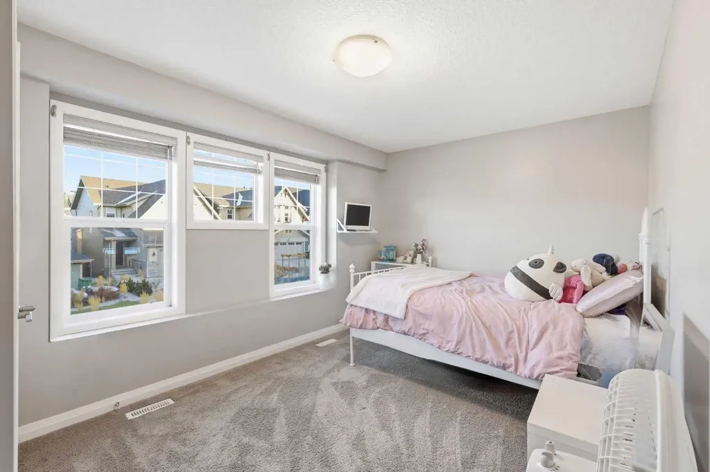 10 Riviera Place Cochrane AB T4C 0V4