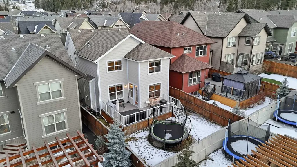 10 Riviera Place Cochrane AB T4C 0V4