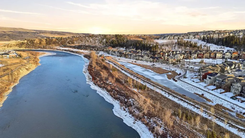 10 Riviera Place Cochrane AB T4C 0V4