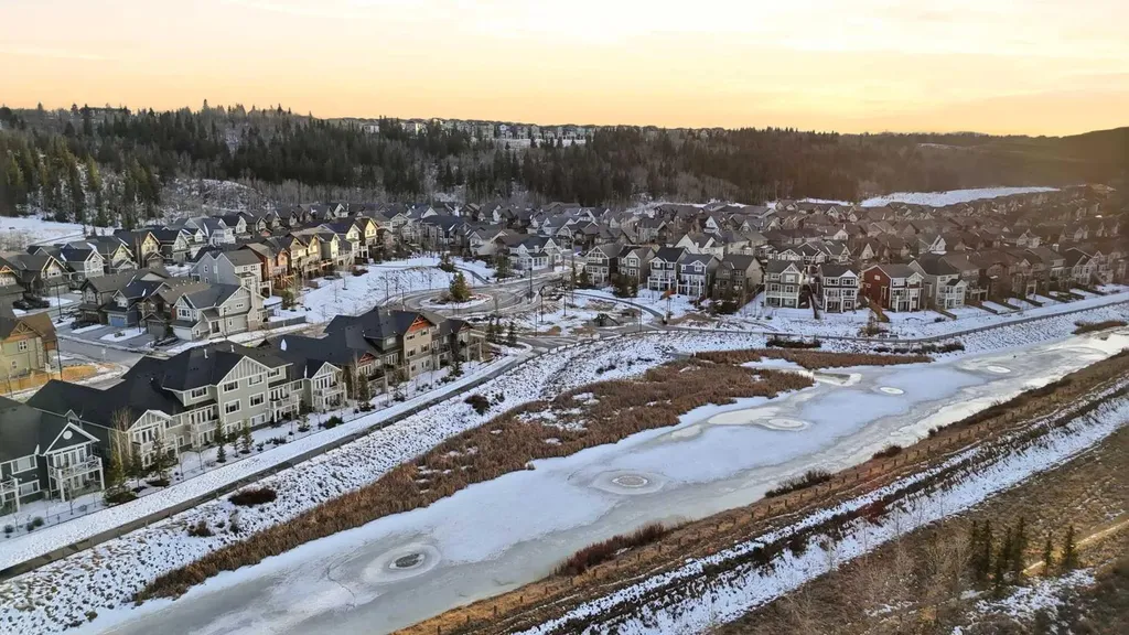 10 Riviera Place Cochrane AB T4C 0V4