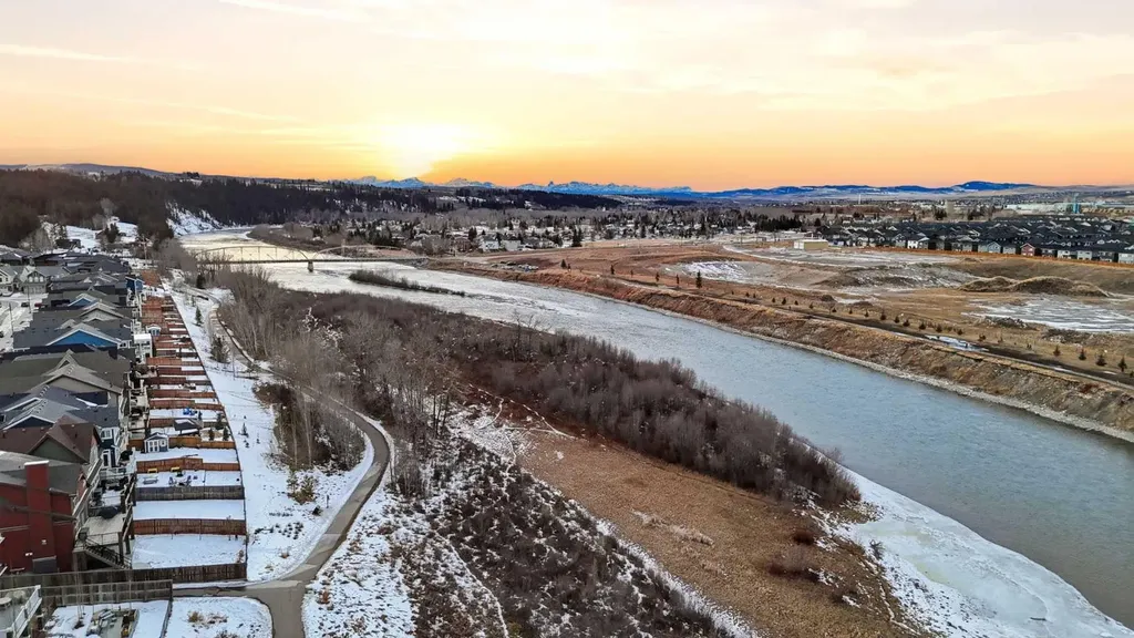 10 Riviera Place Cochrane AB T4C 0V4