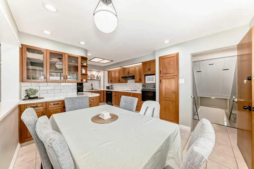 8043 Elbow Drive SW Calgary AB T2V 1K5