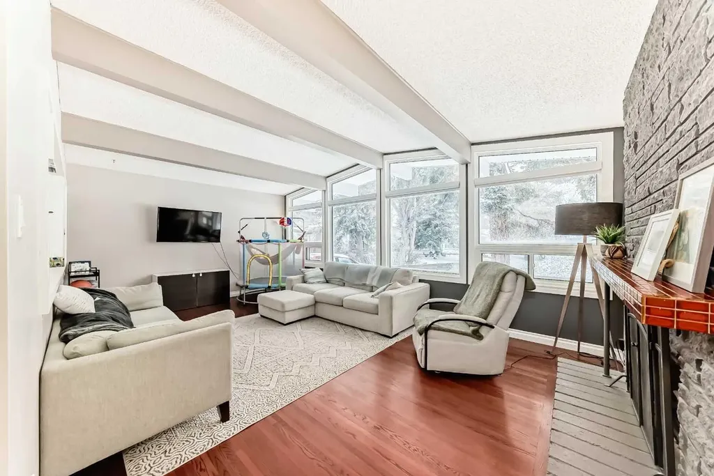 8043 Elbow Drive SW Calgary AB T2V 1K5
