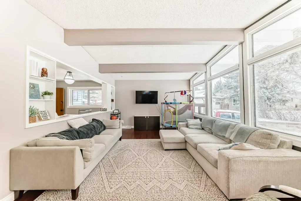 8043 Elbow Drive SW Calgary AB T2V 1K5