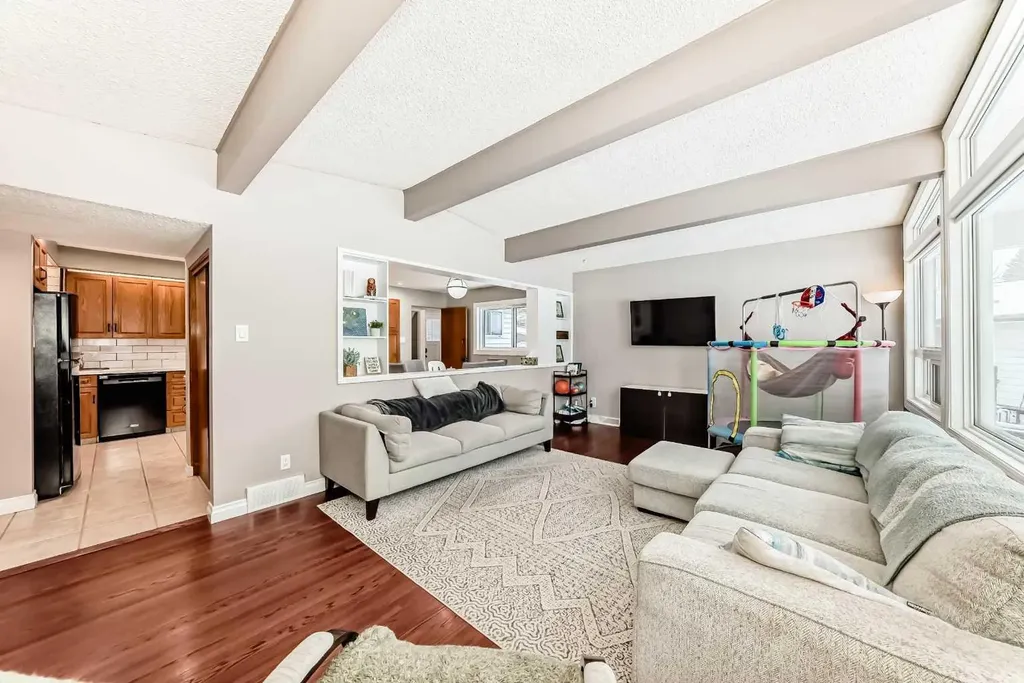 8043 Elbow Drive SW Calgary AB T2V 1K5