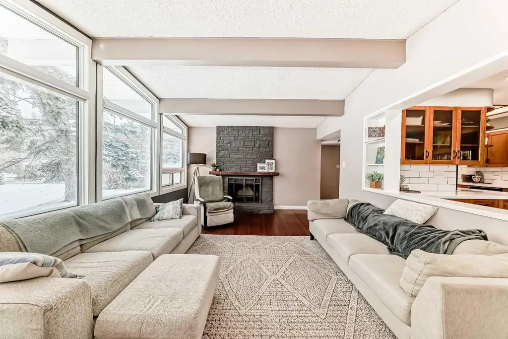 8043 Elbow Drive SW Calgary AB T2V 1K5