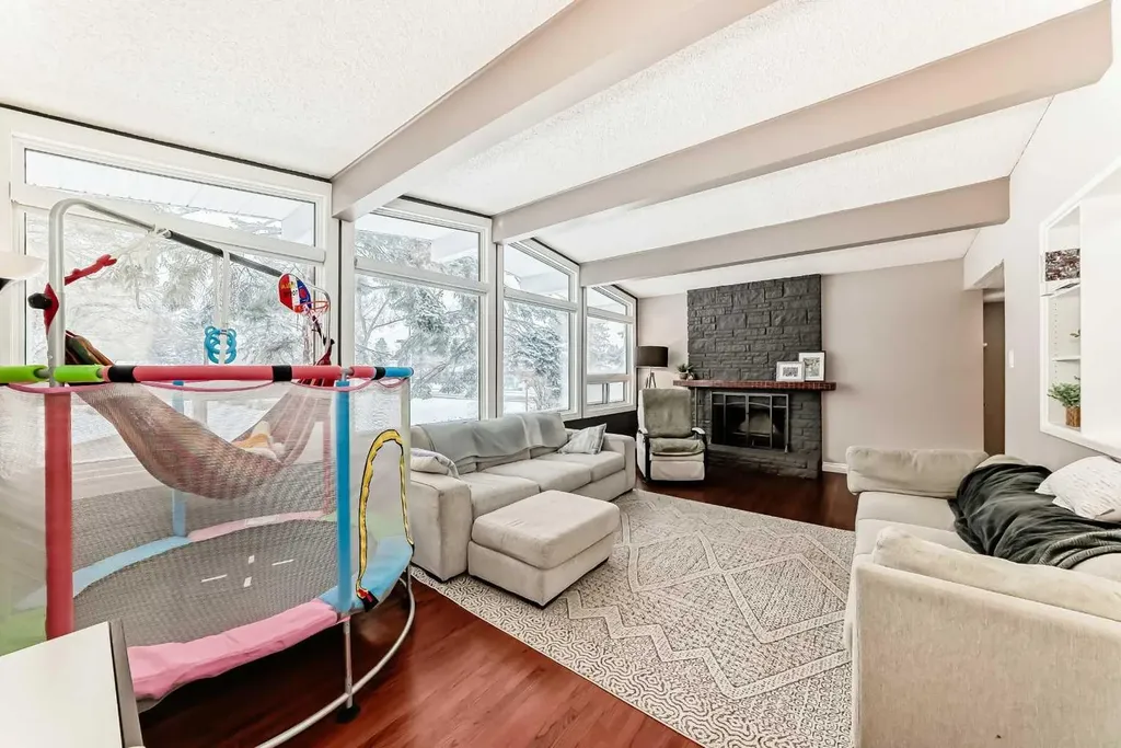 8043 Elbow Drive SW Calgary AB T2V 1K5