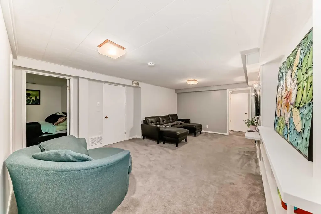 8043 Elbow Drive SW Calgary AB T2V 1K5