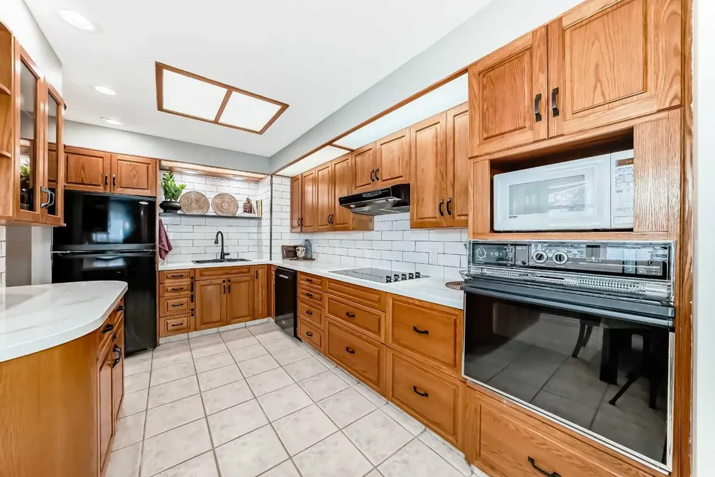 8043 Elbow Drive SW Calgary AB T2V 1K5
