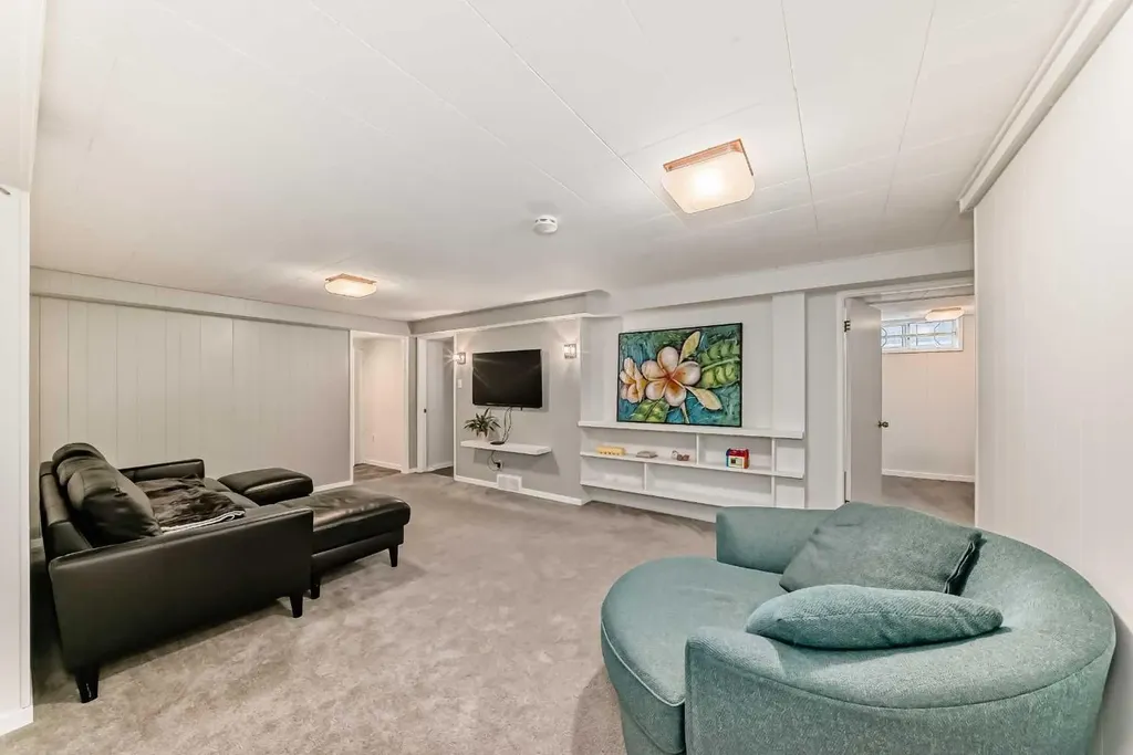 8043 Elbow Drive SW Calgary AB T2V 1K5