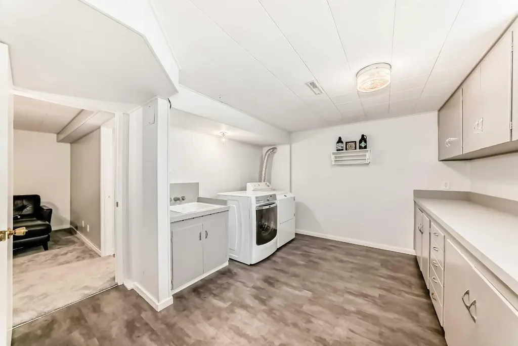 8043 Elbow Drive SW Calgary AB T2V 1K5