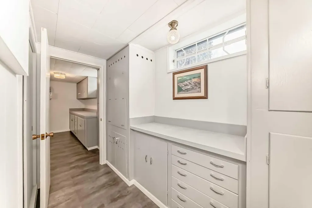 8043 Elbow Drive SW Calgary AB T2V 1K5