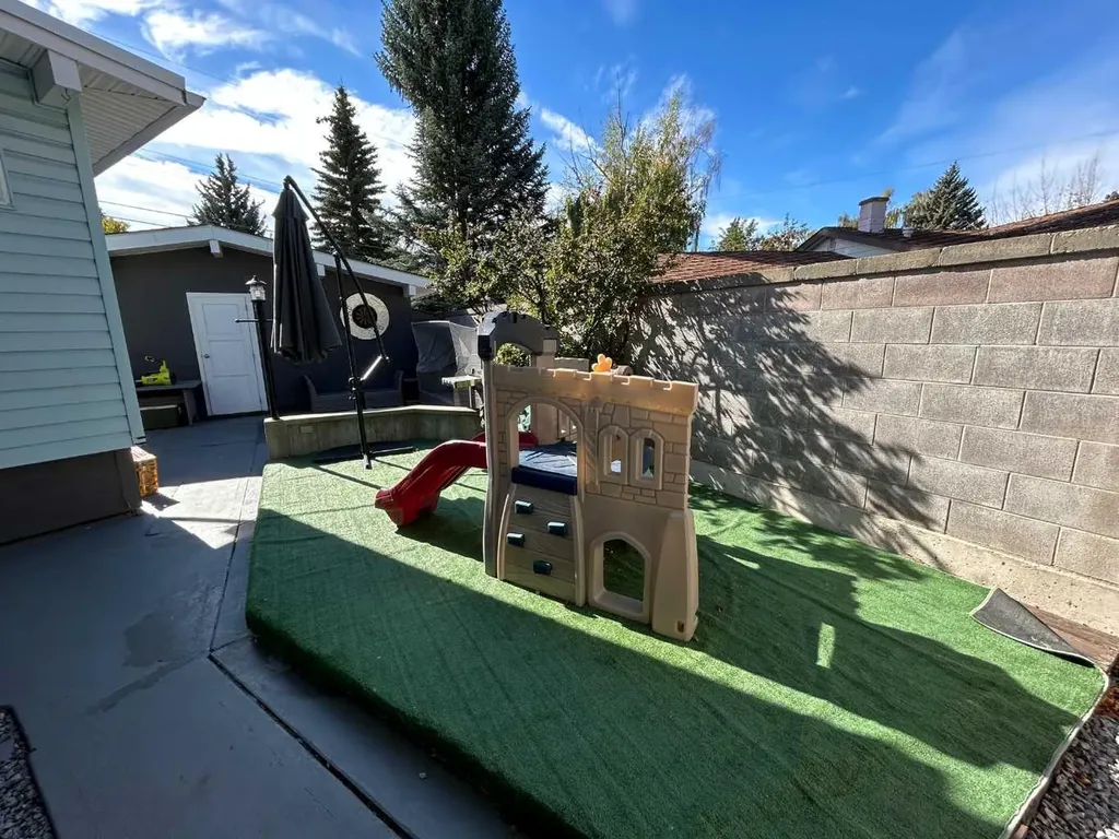 8043 Elbow Drive SW Calgary AB T2V 1K5
