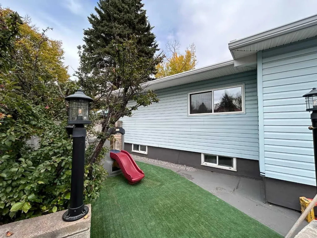 8043 Elbow Drive SW Calgary AB T2V 1K5
