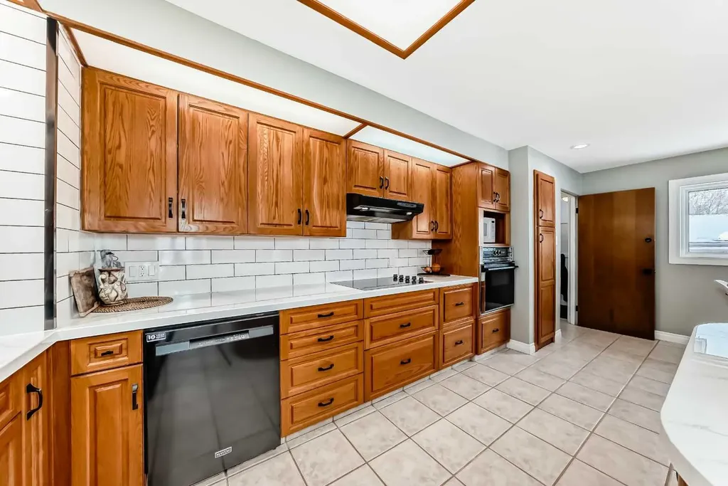 8043 Elbow Drive SW Calgary AB T2V 1K5