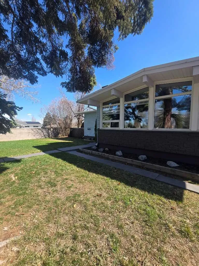 8043 Elbow Drive SW Calgary AB T2V 1K5