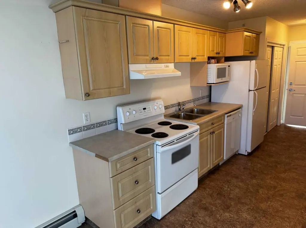10402 111 Street Grande Prairie AB T8V 8G4