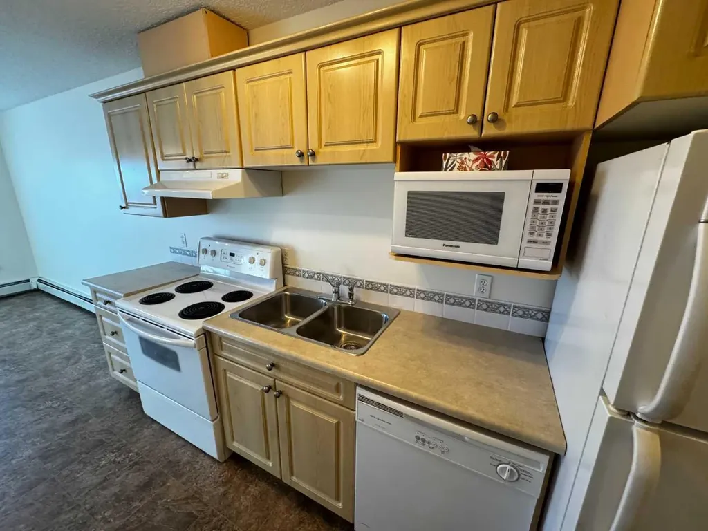 10402 111 Street Grande Prairie AB T8V 8G4