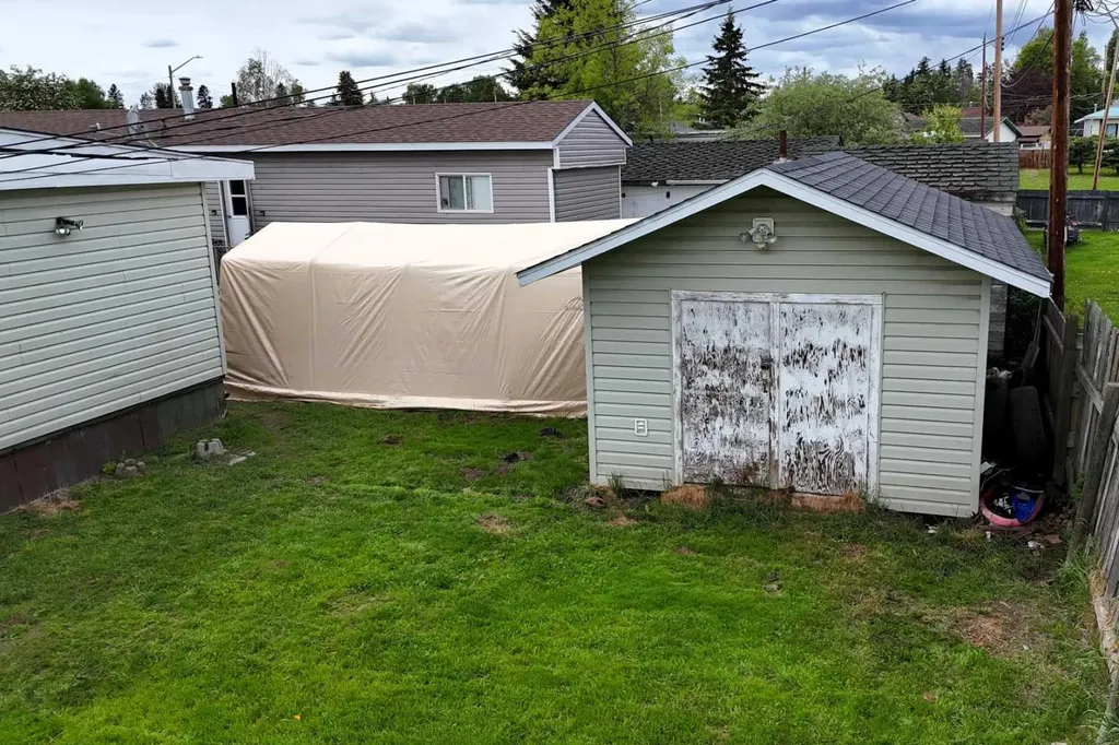 819 52 Street Edson AB T7E 1K4