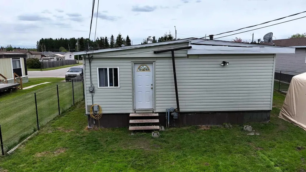 819 52 Street Edson AB T7E 1K4