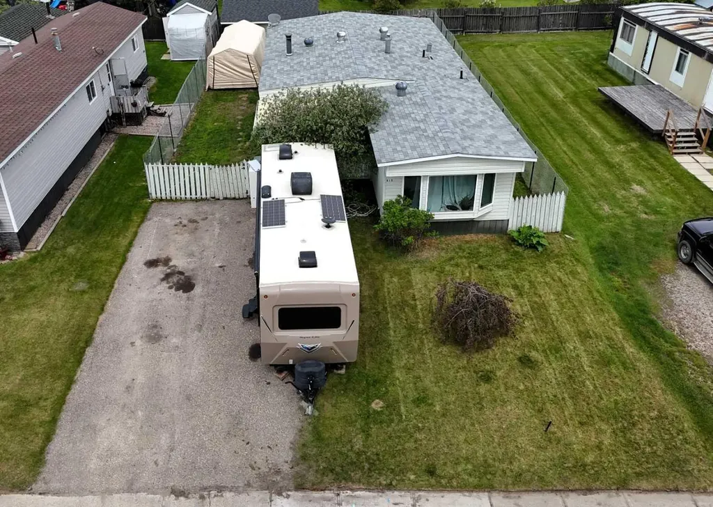 819 52 Street Edson AB T7E 1K4