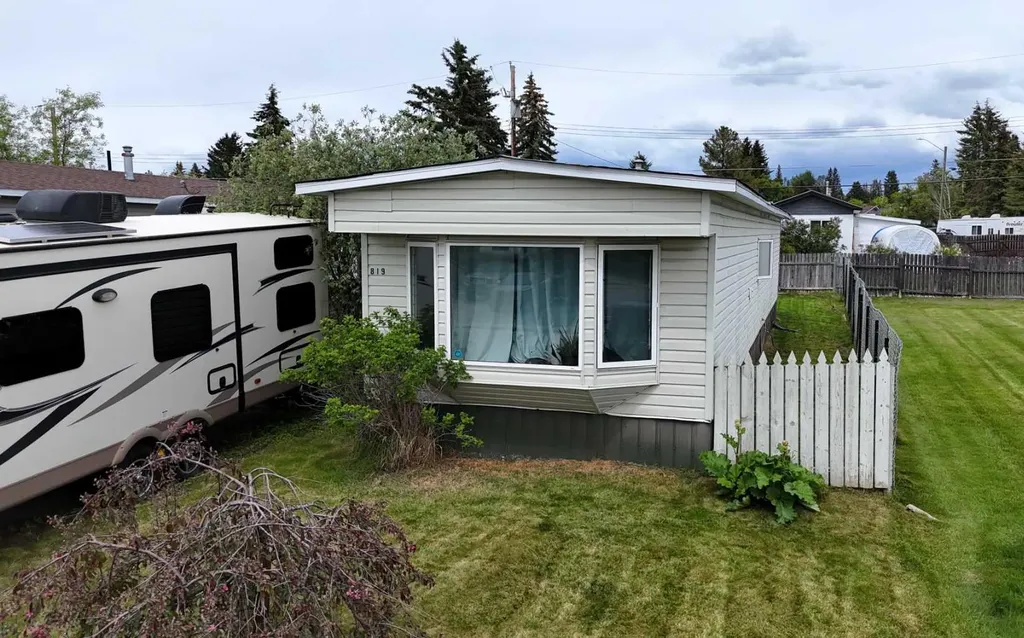 819 52 Street Edson AB T7E 1K4