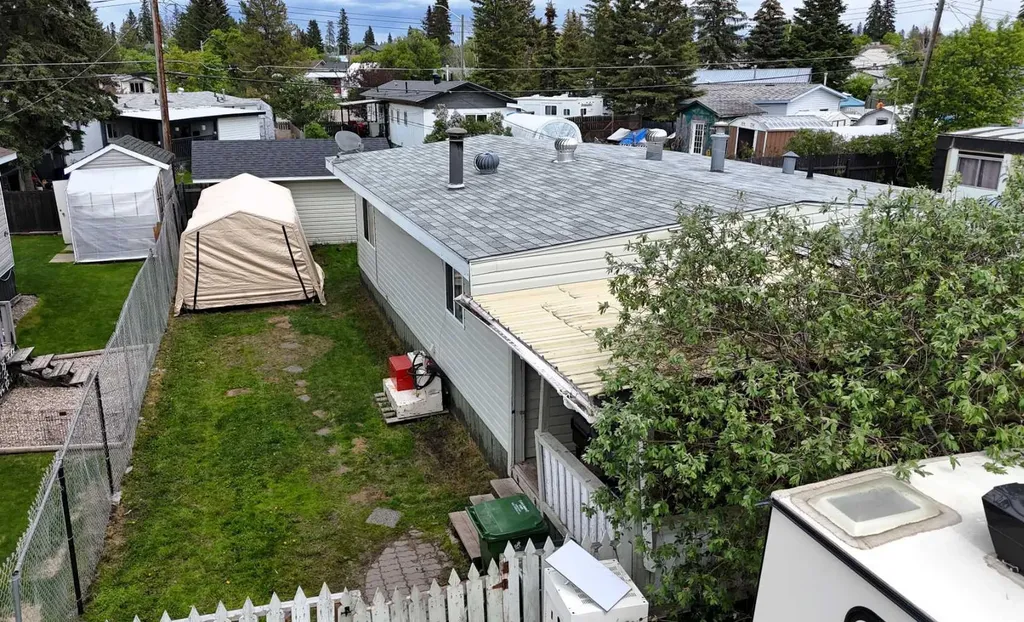 819 52 Street Edson AB T7E 1K4