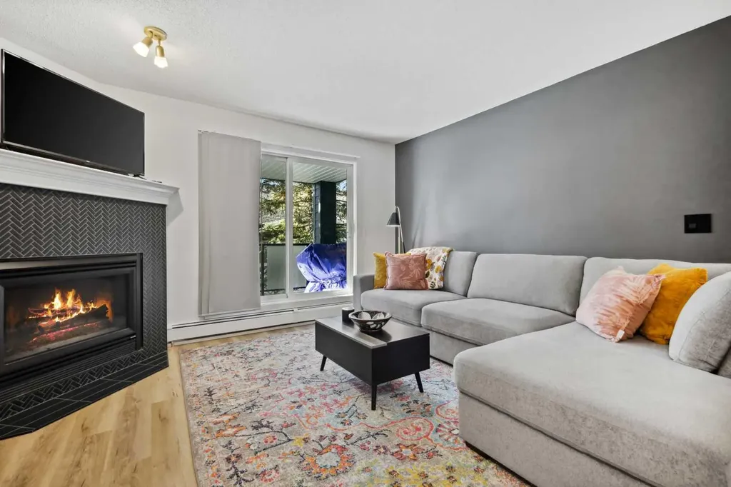 10 Sierra Morena Mews SW Calgary AB T3H 3K5