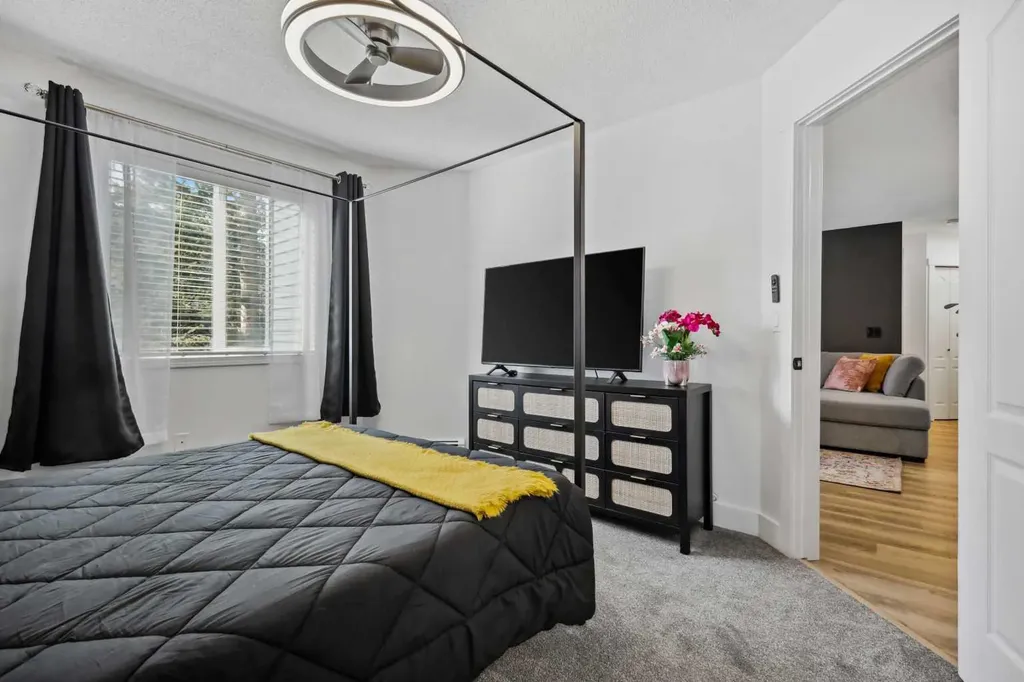 10 Sierra Morena Mews SW Calgary AB T3H 3K5