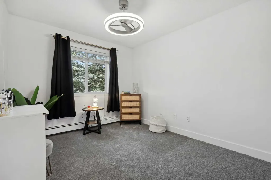 10 Sierra Morena Mews SW Calgary AB T3H 3K5