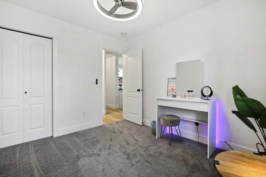 10 Sierra Morena Mews SW Calgary AB T3H 3K5