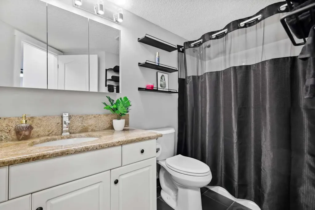 10 Sierra Morena Mews SW Calgary AB T3H 3K5