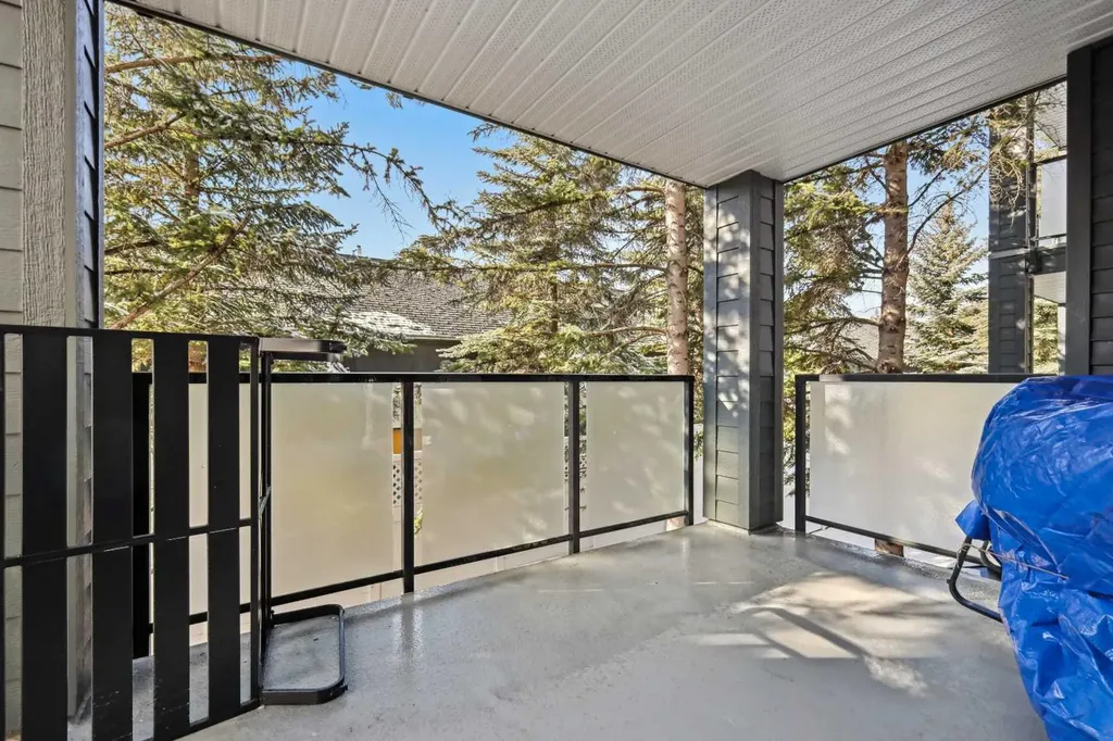 10 Sierra Morena Mews SW Calgary AB T3H 3K5